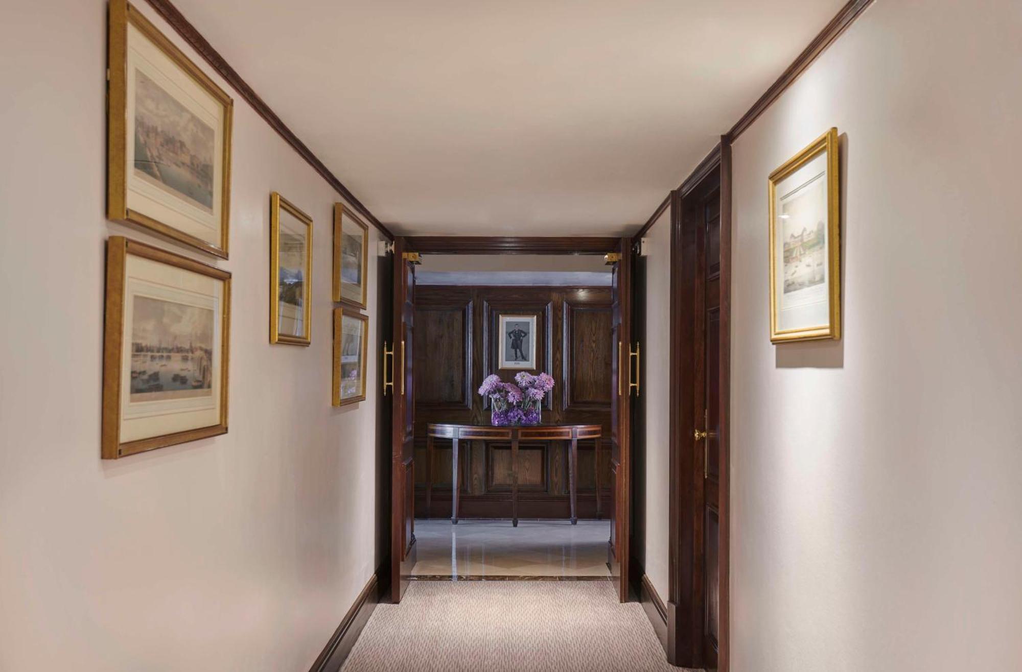 Hyatt Regency London - The Churchill Exterior photo A corridor
