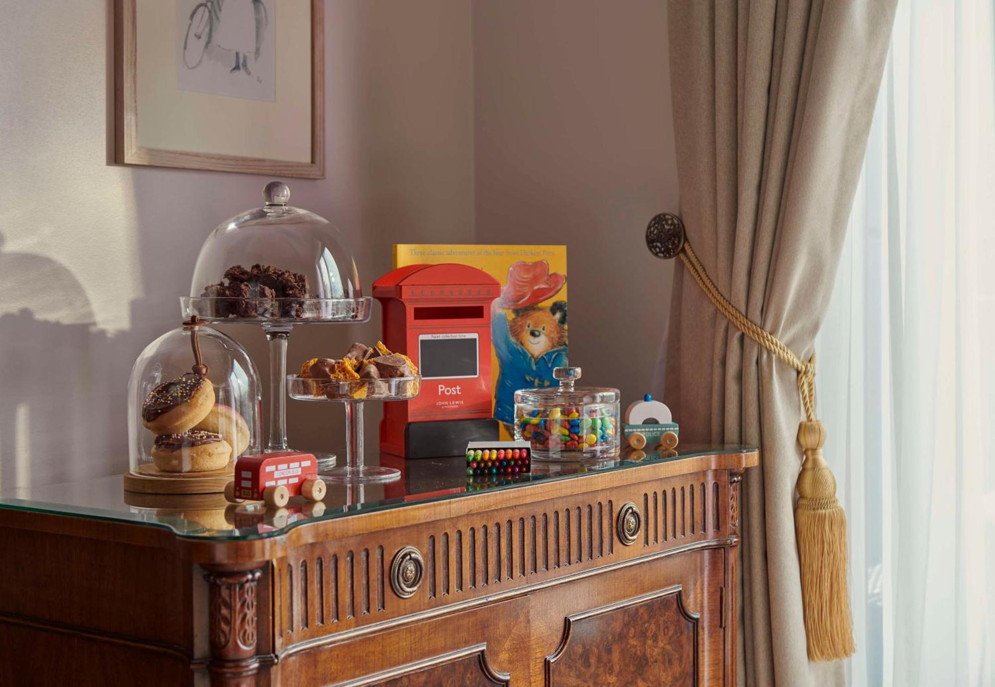 Hyatt Regency London - The Churchill Exterior photo A set of the 2018 LEGO Ideas sets on display