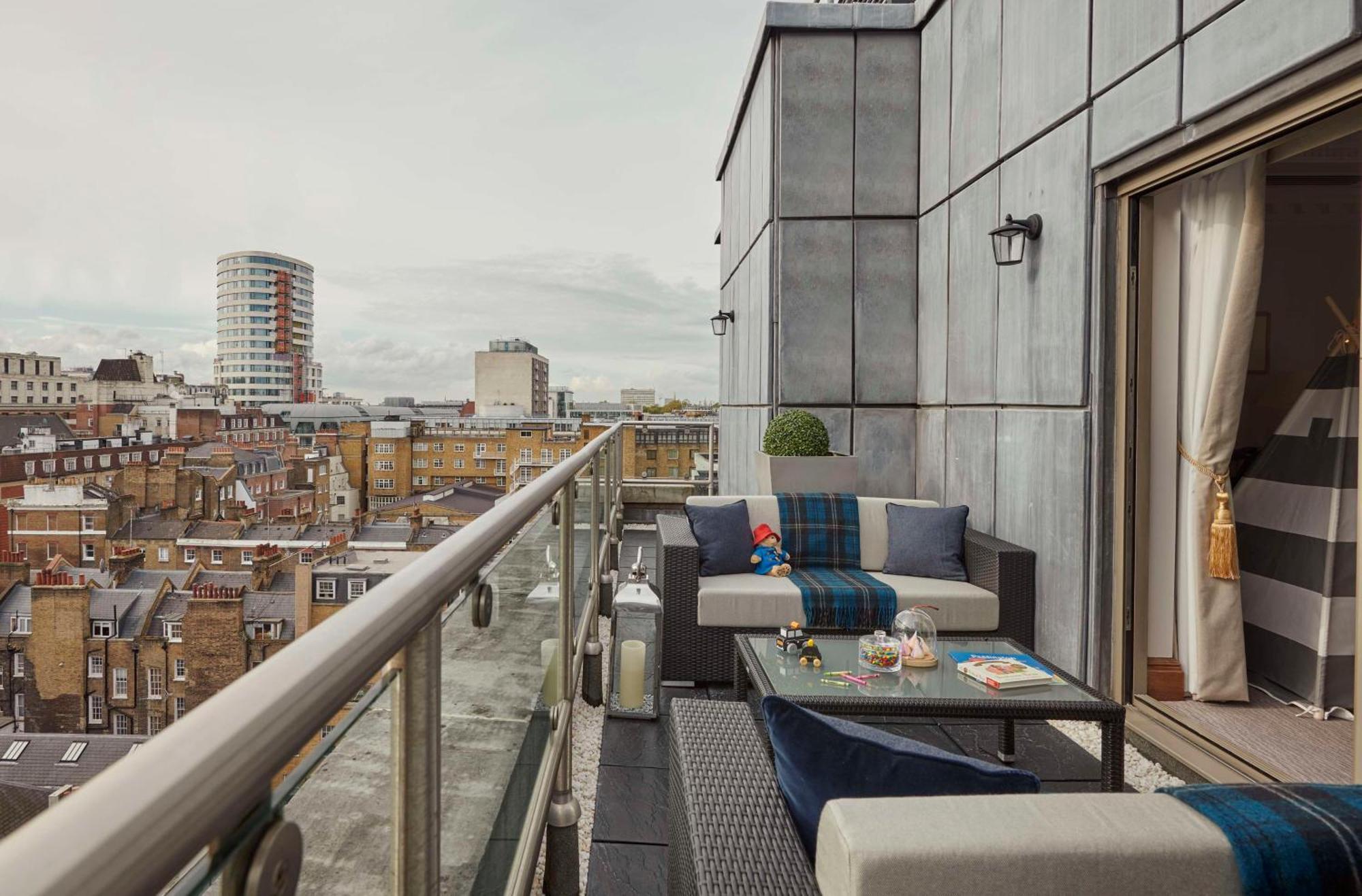 Hyatt Regency London - The Churchill Exterior photo The balcony of a penthouse apartment at The Standard London