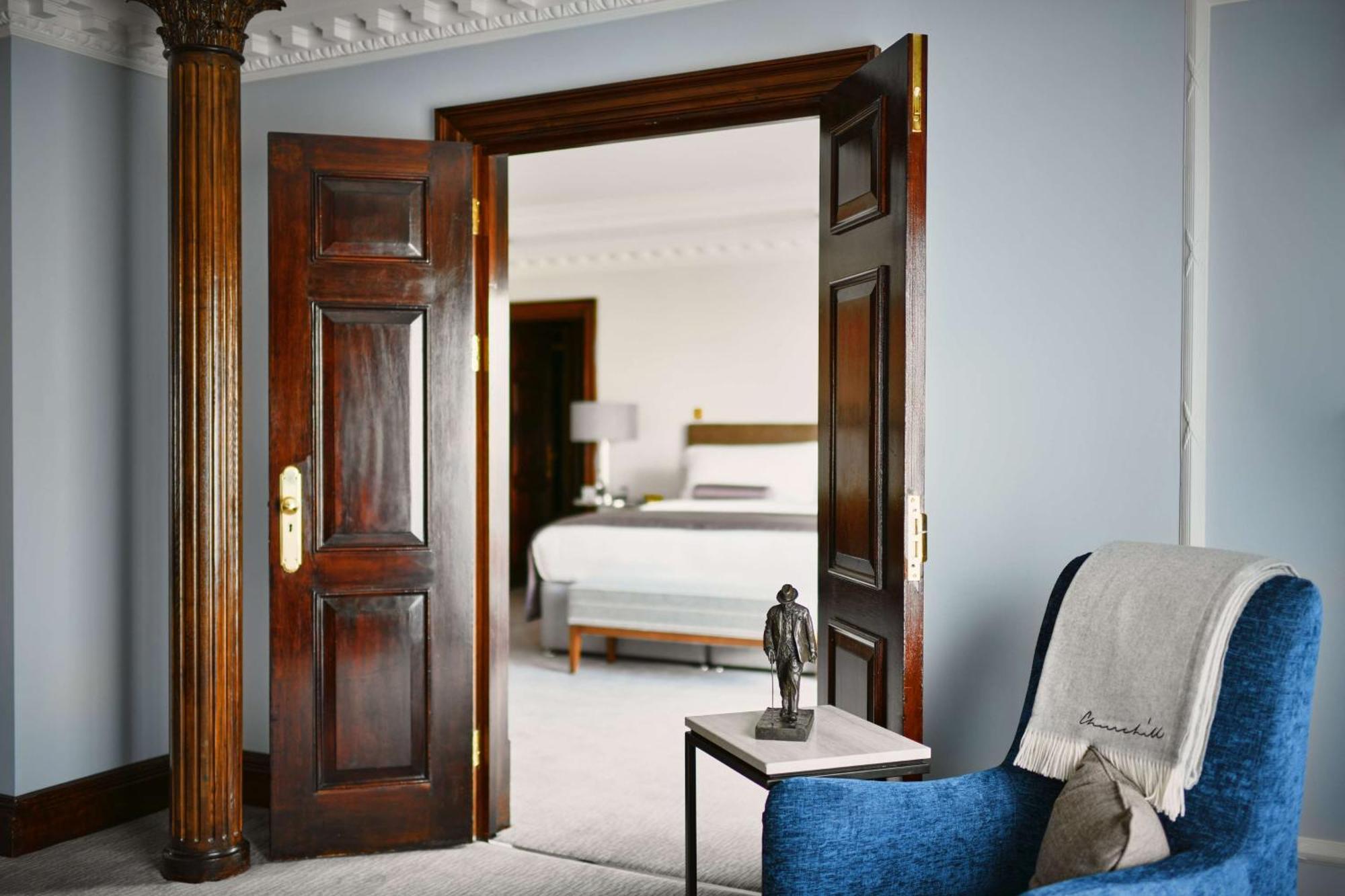 Hyatt Regency London - The Churchill Exterior photo A bedroom at the hotel