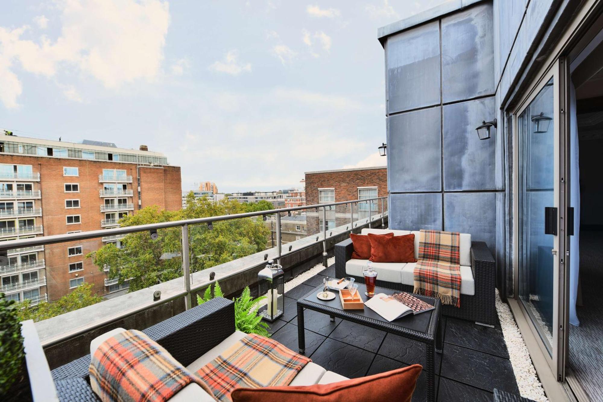 Hyatt Regency London - The Churchill Exterior photo A balcony
