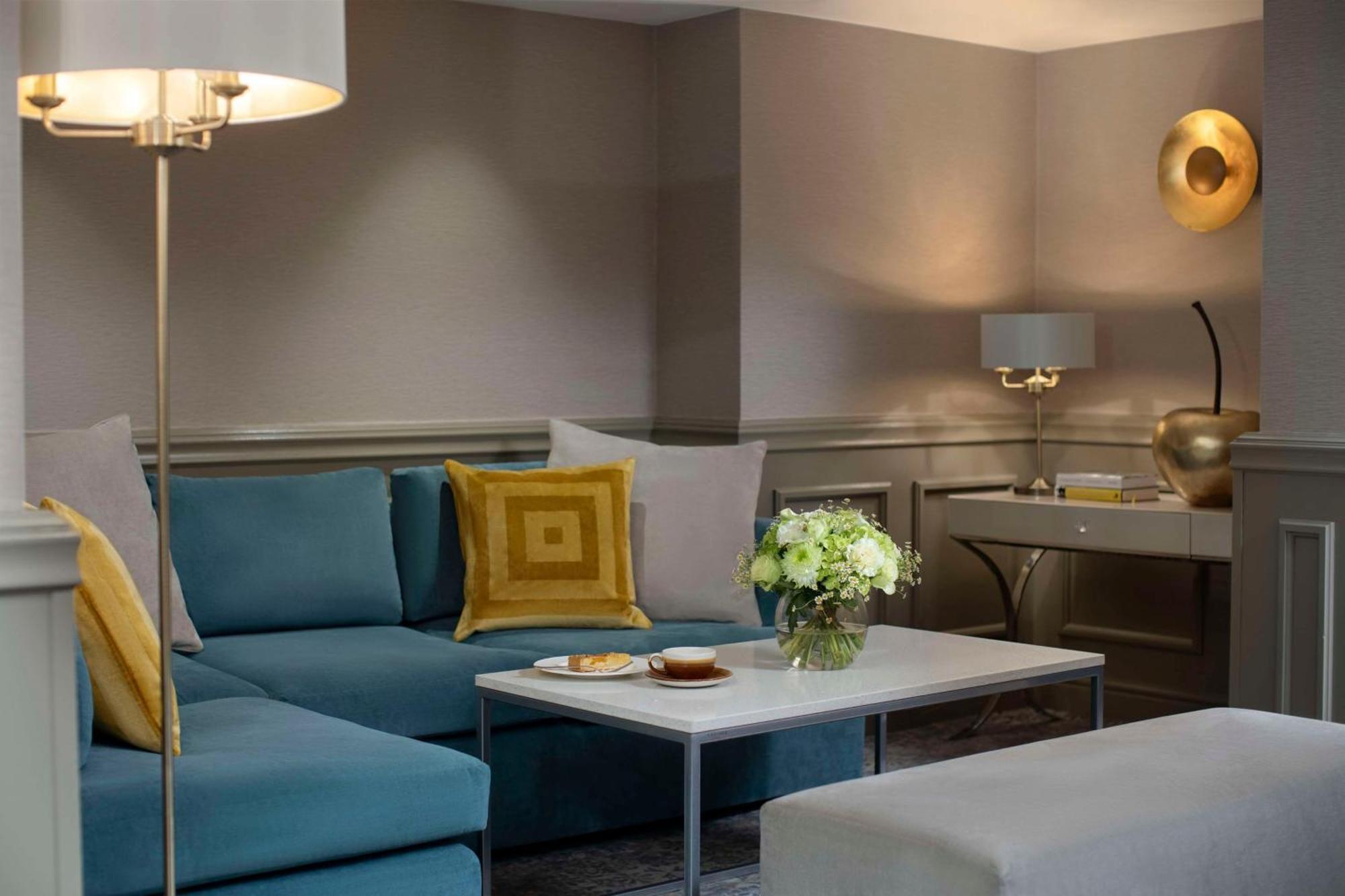Hyatt Regency London - The Churchill Exterior photo A living room at the hotel