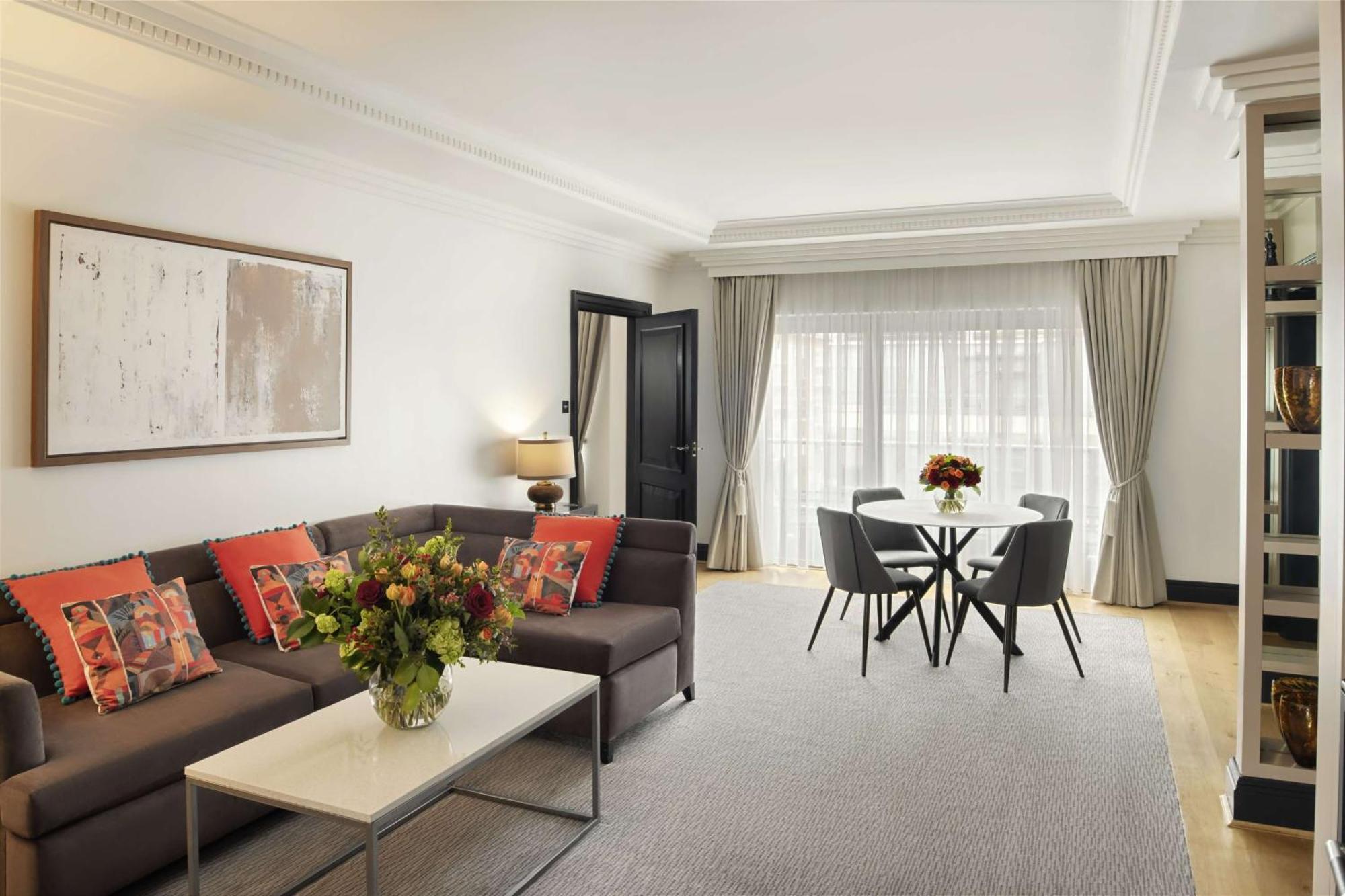 Hyatt Regency London - The Churchill Exterior photo A living room at the hotel