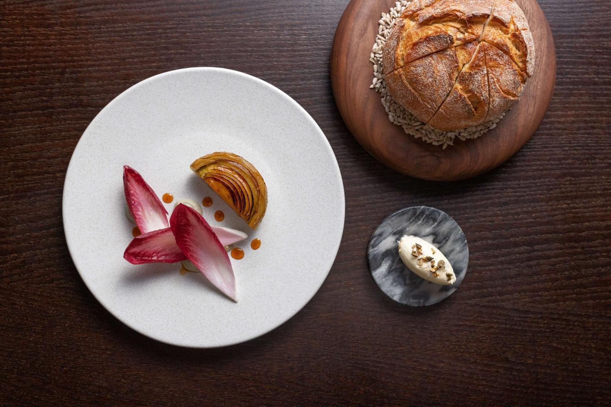 Hyatt Regency London - The Churchill Exterior photo Bread and butter at the restaurant