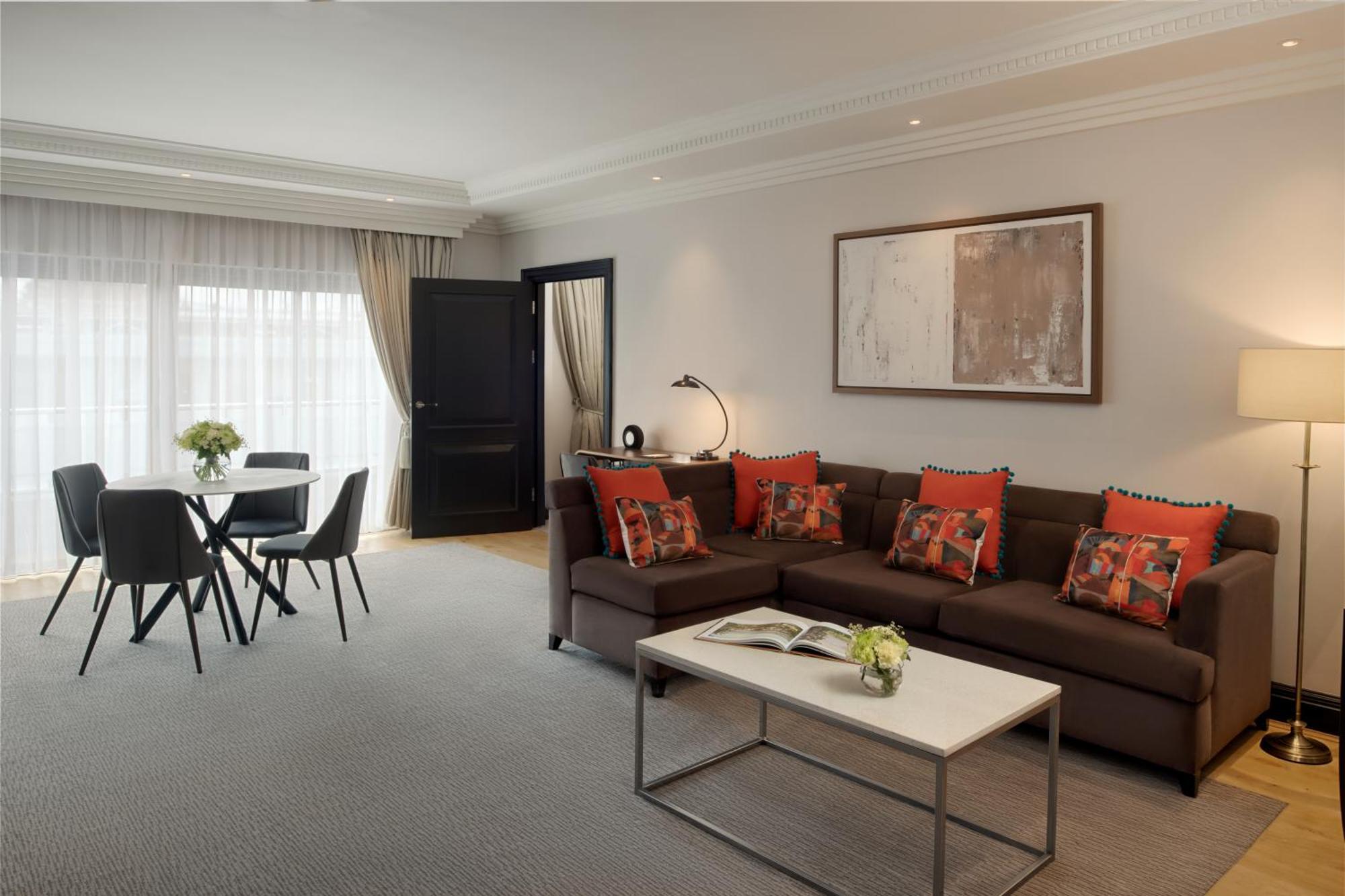 Hyatt Regency London - The Churchill Exterior photo A living room at the hotel
